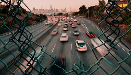 九游-掘金击败湖人，约基奇突破浓眉完成打三分，掘金约基奇球衣